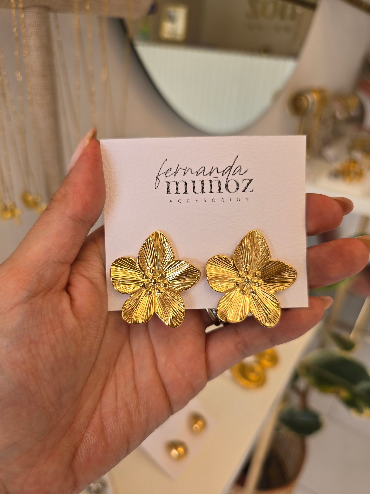 Aretes Orquídea dorado