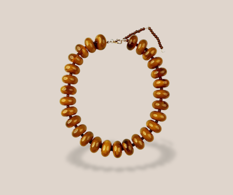 Collar marrón