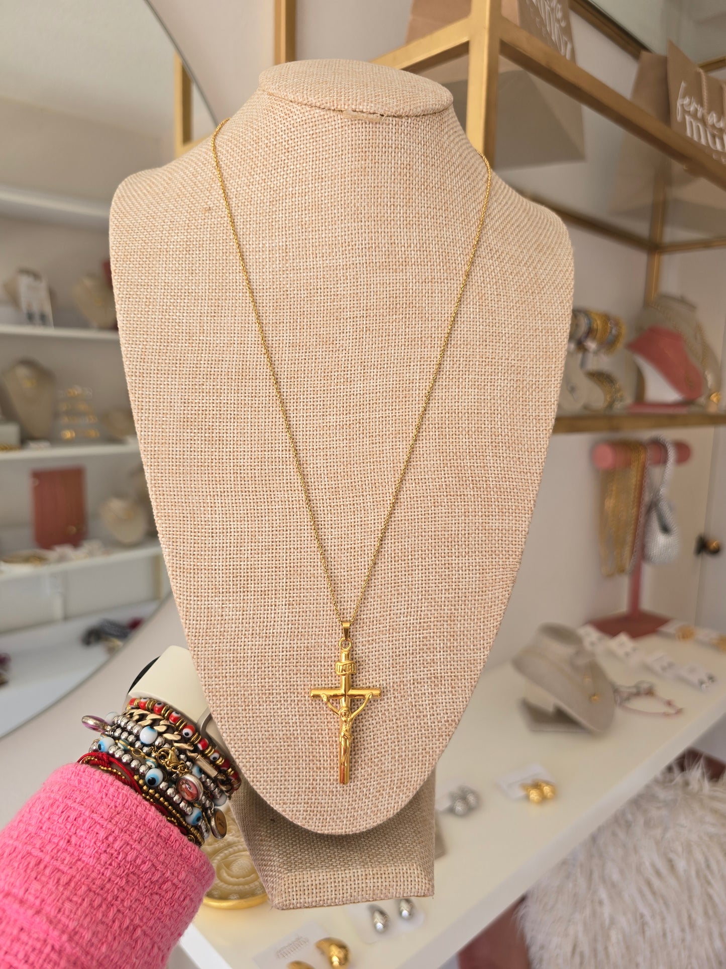 Collar con Cristo